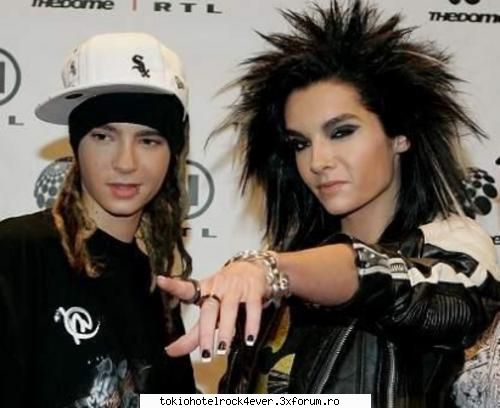 Poze cu tommy & billy... - Bill: Tom,ia uite c privire uchigatoare am!!! - *..::Bill & Tom Kaulitz::..*
