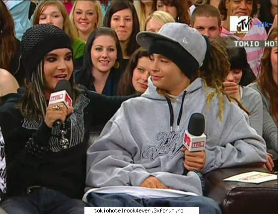 Poze cu tommy & billy... - ce sooper ii sta la bill cu caciula - *..::Bill & Tom Kaulitz::..*