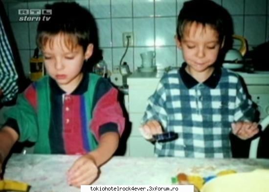 Poze cu tommy & billy... - una cu ei cand erau mici si pitici si zapacitzi!!! - *..::Bill & Tom Kaulitz::..*