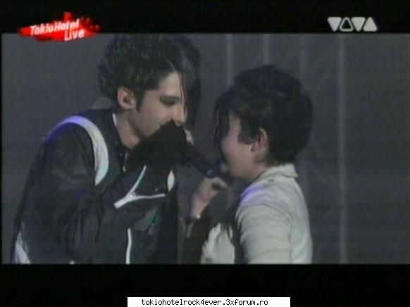 Poze din concerte - tipa asta avea cik freza k - *..::Gallery::..*