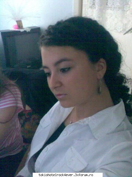 ~RobErTiNa~ - va pun o poza cu roby indragostita si gandinduse - *..::Me, myself & I::..*
