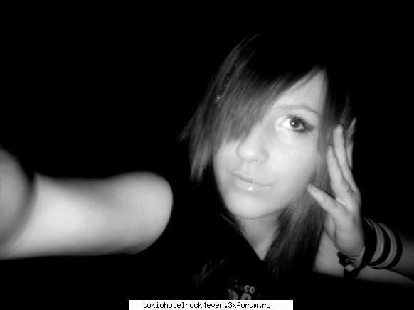 ScAmA_MoV - msms :">:">:"> alte poze... :D:D emo. :| - *..::Me, myself & I::..*