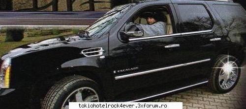 Si-a tras omu masina;) - vruuuum!!! iholeeeee!!! hai sa dam o tura beibi!!! - *..::Tom Kaulitz::..*