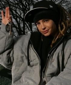 Si-a tras omu masina;) - ui ce mijto e ii sta bn la volan am si io una cu - *..::Tom Kaulitz::..*