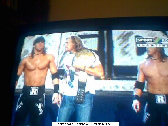 Smak Down - deci..ziceam k a intrat Taker in ring..asa.. el - *..::Wrestling::..*
