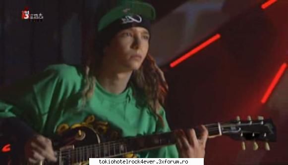 Tokio Hotel LIVE in Oberhausen ( ) - puteam sa jur ca plange in poza asta...da` nu - *..::Other Clips::..*