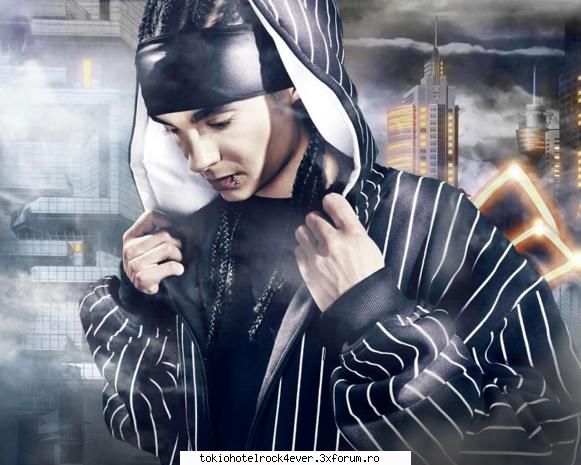 Tom isi face blog - Imi place poza de pe fundal...e simpatica - *..::Tom Kaulitz::..*