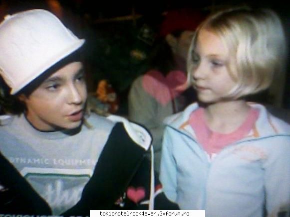 Tom si fetitzele ;;) - DAR STATI!(zici ca fac teleshoping ) mai am inca - *..::Tom Kaulitz::..*