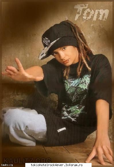 Tom singing - ar fi mishto sa fie o mel cantata numai de Tom :X - *..::Tom Kaulitz::..*