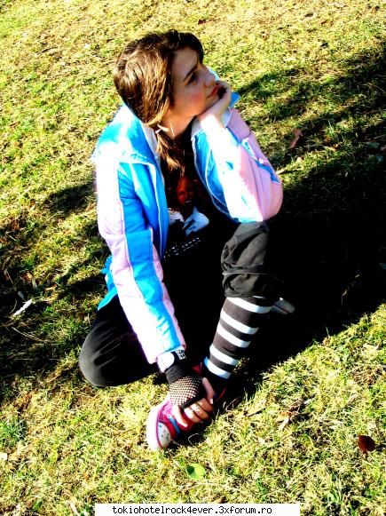 VAleu Denisse pericol publik =)))) LOL ferea - aici eram in clasa a 8 a :D - *..::Me, myself & I::..*