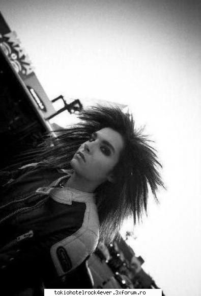 Weekend - L'' unde imi sunt tenesii????tommm!!!!!! t ''ce? - *..::FanFiction Archive::..*