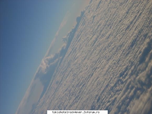 Whit3Ang3l - asta esteh din avion aia de jos sunt..norii - *..::Me, myself & I::..*