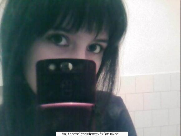 Whit3Ang3l - Aici este cu al sau telefon rosu - *..::Me, myself & I::..*