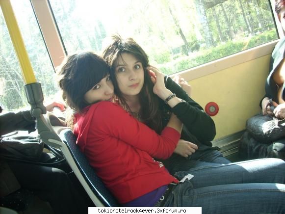 Whit3Ang3l - Aici eram deja in autobuz Nu luati in seama fatza - *..::Me, myself & I::..*