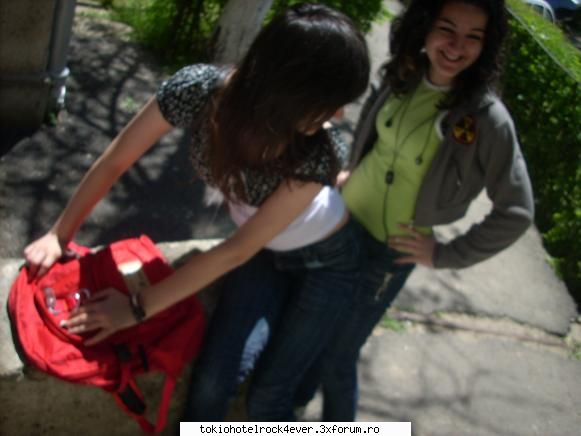 Whit3Ang3l - Privitzi ce a facut madalinul in timp ce tzo - *..::Me, myself & I::..*
