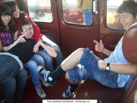 Zo cei Merri - aici imitau faza din eurotrip(filmul) cand gay`u - *..::Me, myself & I::..*