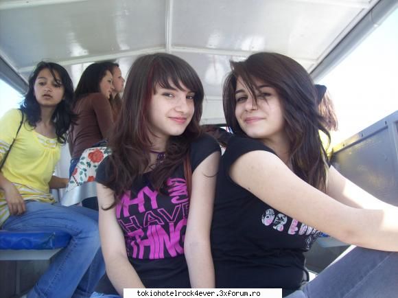 Zo cei Merri - aici erau pe vaporaash pe care au inchiriat cu 15 - *..::Me, myself & I::..*