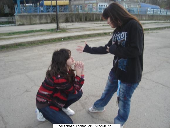 Zo cei Merri - aici cu simonul imita din naruto eu: Rock Lee - *..::Me, myself & I::..*
