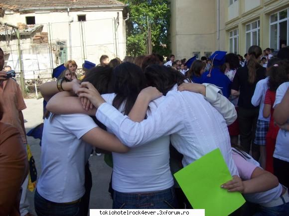 Zo cei Merri - aici plangeau in grup ca emo kids cubetiu a dat - *..::Me, myself & I::..*
