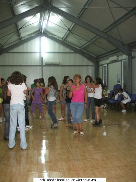 priviti branza 
sa vedetzi ce jucau barabulele pe jaga -jaga si 