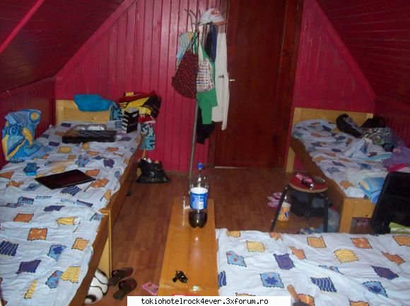 Zo cei Merri - privit cee era camera nu aveam dulap sau noptier - *..::Me, myself & I::..*