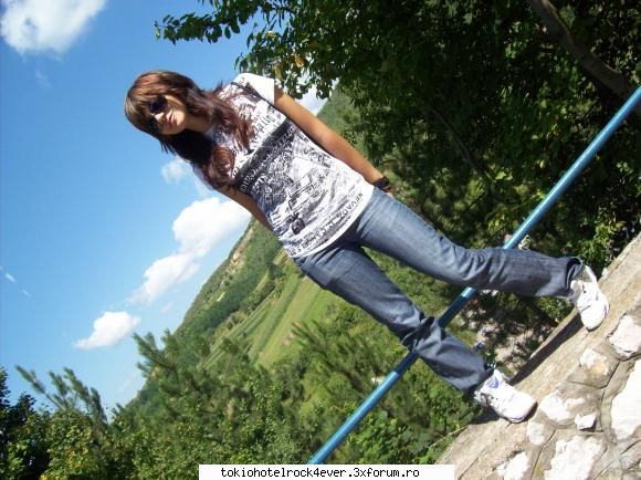 Zo cei Merri - aici ajunsese la pestera ursilor si asteptatu sa - *..::Me, myself & I::..*