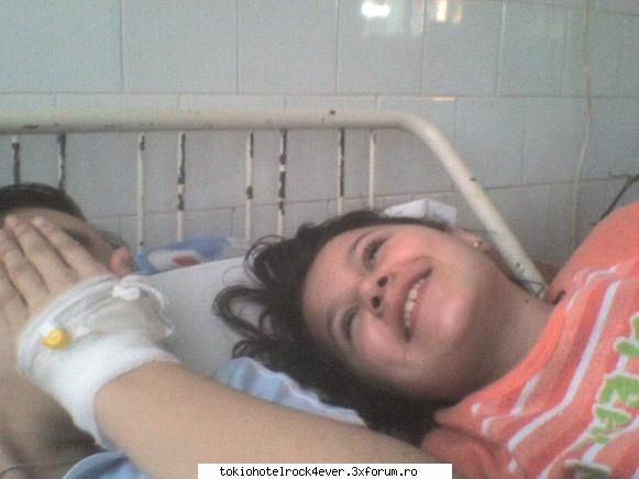 daa :nebun: 
acum e home!

si nah ca vroiati poz din spital, dar sa nu radeti prea rau de biet