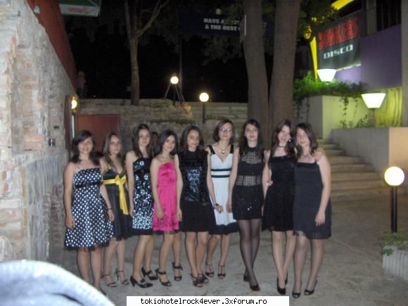 adelinutza - Aici unde au facut ei banchet! Doar cateva fete:> - *..::Me, myself & I::..*