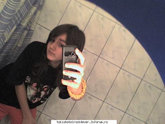 adelinutza - stiti unde m-am cocotat sa fac poza asta - *..::Me, myself & I::..*