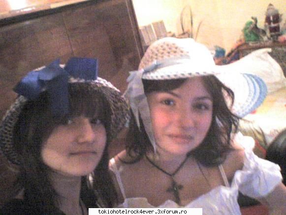 adelinutza - uitati ce faceam eu cu nebooona de sis - *..::Me, myself & I::..*