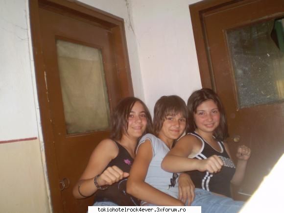 adelinutza - uiati ce poza a gasit cand era tunsa asa - *..::Me, myself & I::..*