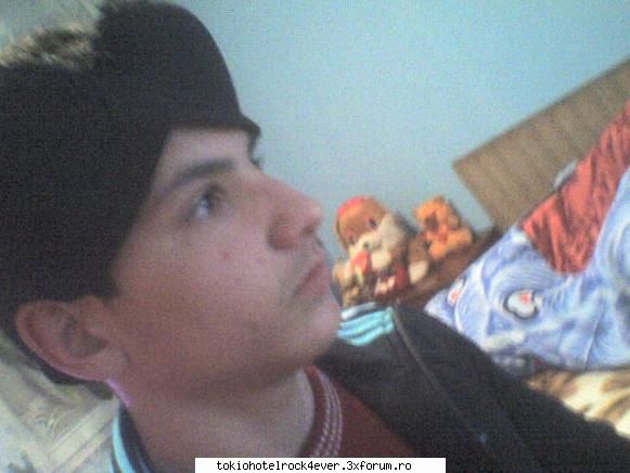 se simte mandra :nebun:  :nebun:  :nebun: 




si aici varu cu sutienul pe cap :rotfl:  :rotfl: