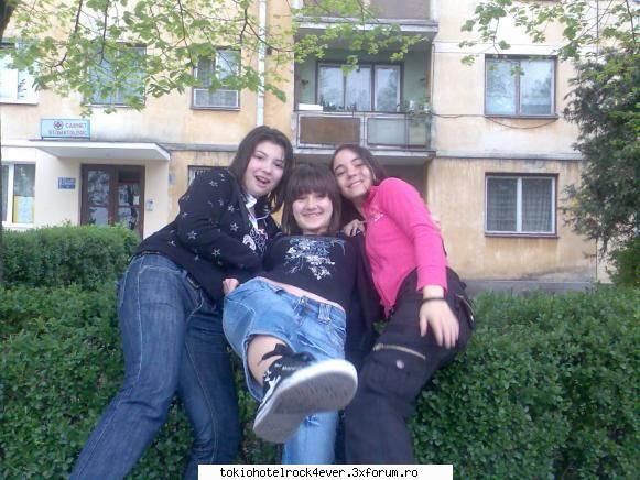 adelinutza - nuuuuuu dar era fff frig si adelul era in fusta - *..::Me, myself & I::..*