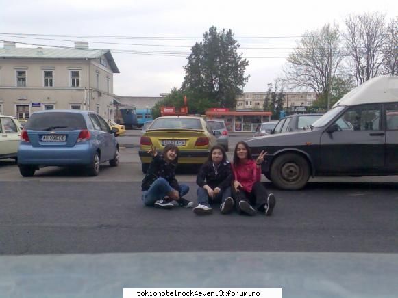 adelinutza - aici eram in mijlocului drumului parlam - *..::Me, myself & I::..*