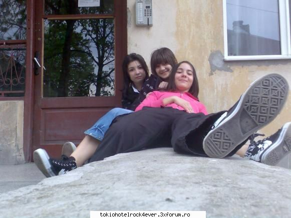 adelinutza - aici adela era pe cale sa nask - *..::Me, myself & I::..*