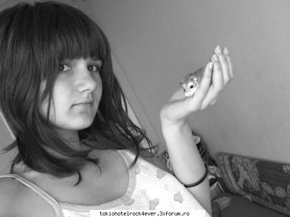 adelinutza - aici e cu hamsterul acela nebun - *..::Me, myself & I::..*