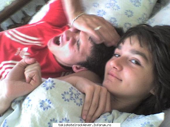 adelinutza - Aici dimineatza cand nu ma lasa sa :x - *..::Me, myself & I::..*
