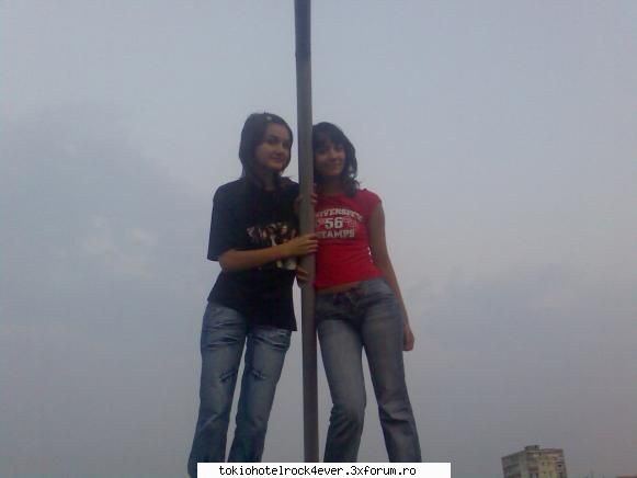 adelinutza - Aici erau pe pasarela si Adel se tinea asa de - *..::Me, myself & I::..*