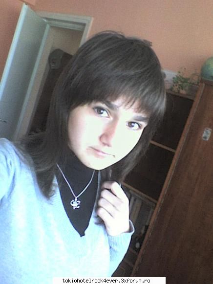 adelinutza - Iar acest e frez nou si idiot :x - *..::Me, myself & I::..*