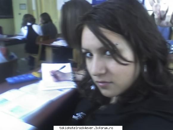 anna - asta ii din cls a 8-a..nu se vede prea bine..da - *..::Me, myself & I::..*
