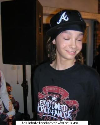 baietzii in ipostaze ciudate =)) - he he he..c fatzuk are tom - *..::Gallery::..*