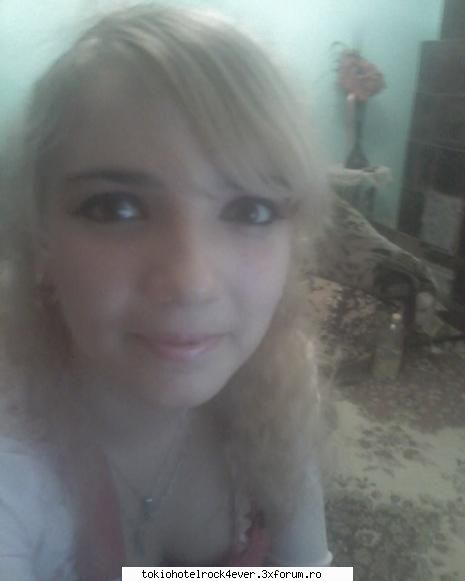 bebitza love tom - numele meu este adriana am 15 ani PASIUNI - *..::Me, myself & I::..*