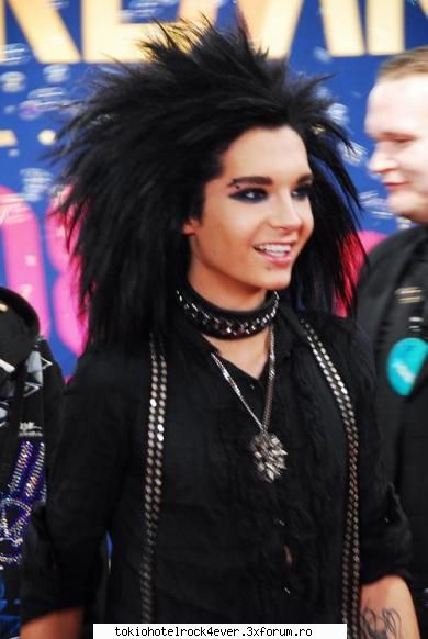 ce ati face dak vati intilni cu BILL? - daca l-as vedea as trece pe langa el - *..::Bill Kaulitz::..*