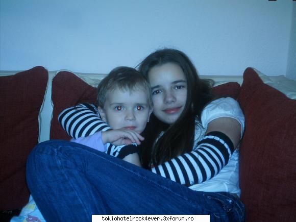 crazy_axy - si mai pun o poza cu me si sormea (enervanta! :x - *..::Me, myself & I::..*