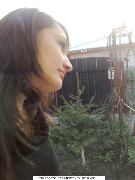 crinu_love_bill - mama....mie miar plc sa fiu mai pitica =( imi - *..::Me, myself & I::..*