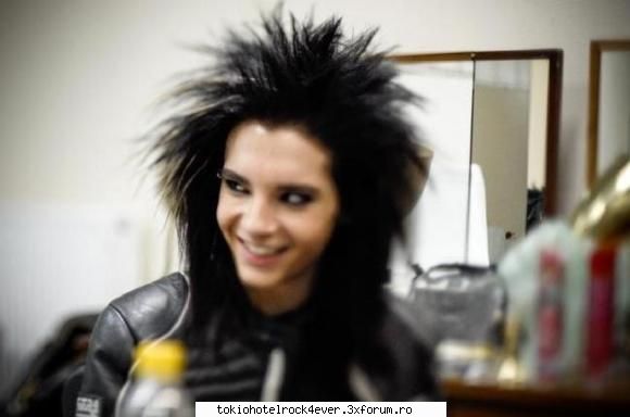 evil 'house (+ 18 2 ori) - Dimineata.... paris se uita la bill, si vede ca - *..::FanFiction Archive::..*