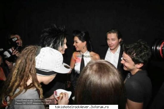 feteleeeee!?! - yep! u're right! iar aici a venit tom k sa il - *..::Bill Kaulitz::..*