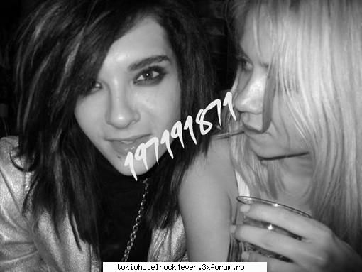 feteleeeee!?! - si uitativa in poza asta...cat de indragostit pare - *..::Bill Kaulitz::..*