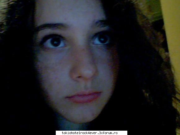 me:)....Claudia... - mersi :D incaa o pozaaaaaaa - *..::Me, myself & I::..*