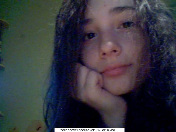 me:)....Claudia... - ok deci poza asta e varza murata:))=)) - *..::Me, myself & I::..*